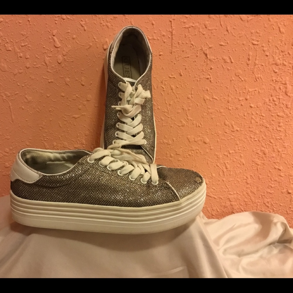 .GUESS- Sneakers - Picture 3 of 5